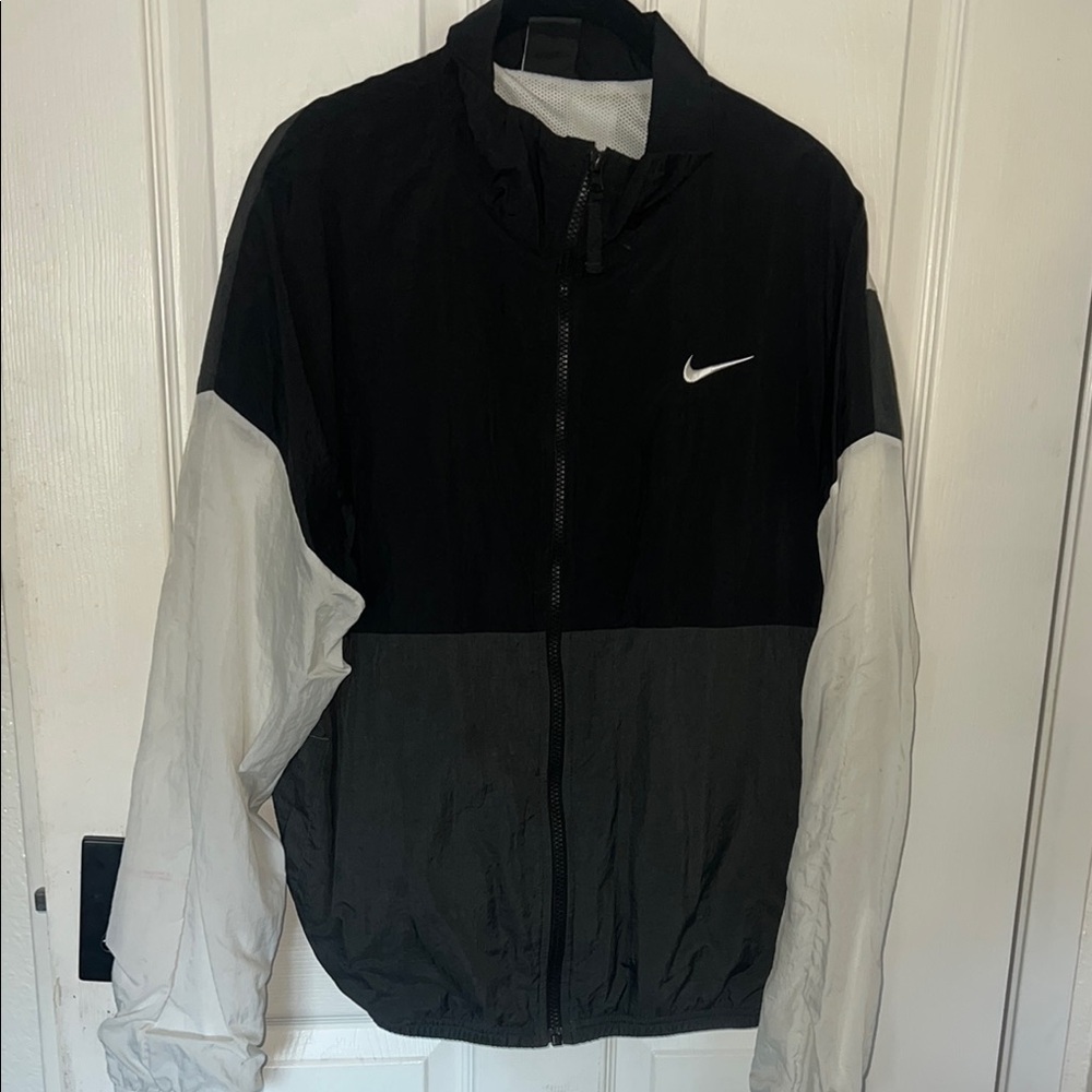 Nike Men's Black and White Windbreaker